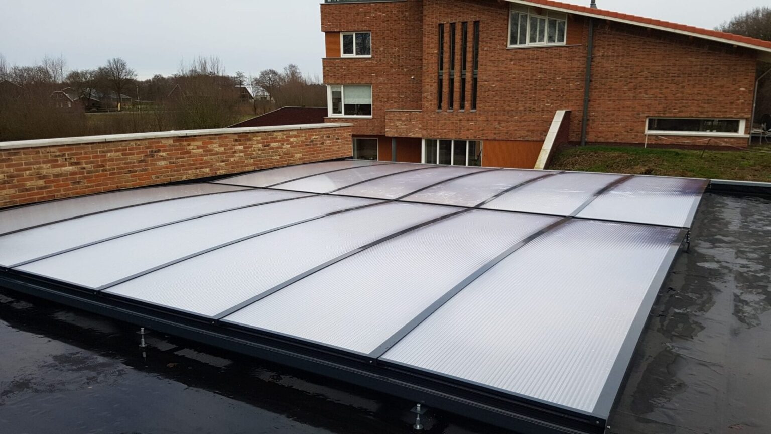 Skinle Carport Met Zeer Licht Gebogen Dak Type P